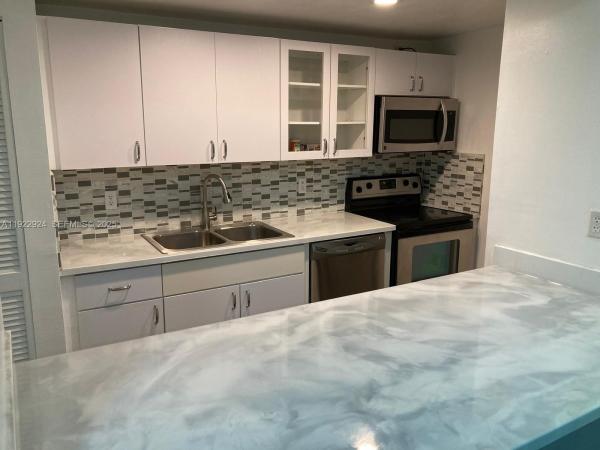Sandalwood, 854 NW 87th Ave #504, Fountainebleau, Florida 33172, image 3