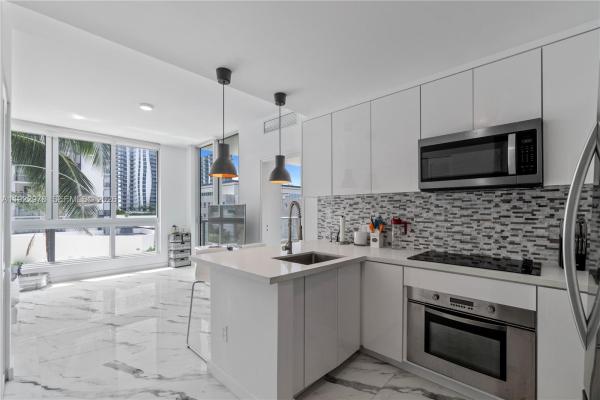 Met 1, 300 S Biscayne Blvd #T-1411, Miami, Florida 33131, image 1