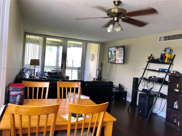Evergreen Of Pine Island Ridge, 9441 Evergreen Pl #301, Davie, Florida 33324, image 1