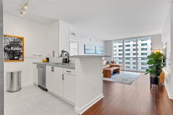 One Miami East, 335 S Biscayne Blvd #3008, Miami, Florida 33131, image 1