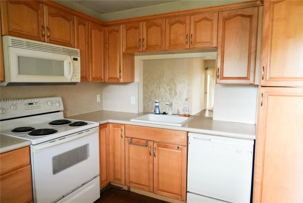 Sunrise Island, 3905 N Nob Hill Rd #103, Sunrise, Florida 33351, image 1