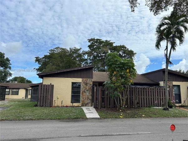 Villas At Carriage Hills Lakeside, 534 Briarwood Cir #1-48, Hollywood, Florida 33024, image 3