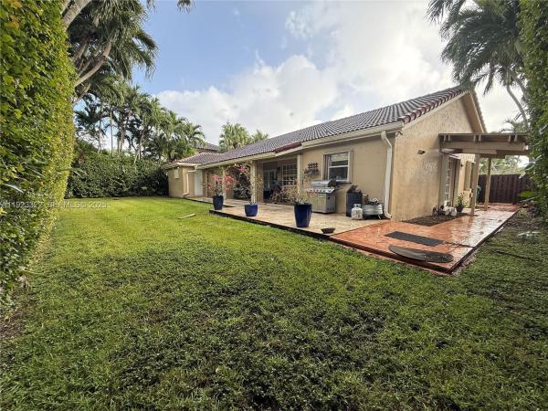 Mansions Cove At Lakes Of The Meadow, 15621 SW 45th Ter, Kendall West, Florida 33185, image 2