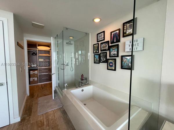 Paraiso Bay, 650 NE 32nd St #3005, Miami, Florida 33137, image 1