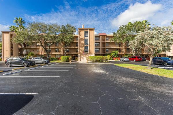 Palm Lakes, 7300 Lake Circle Dr #303, Margate, Florida 33063, image 1