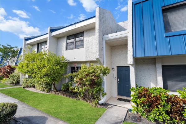 Villas Of Sheridan, 2528 N 38th Ave #D-32, Hollywood, Florida 33021, image 1