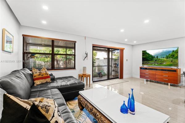 Villas Of Sheridan, 2528 N 38th Ave #D-32, Hollywood, Florida 33021, image 2