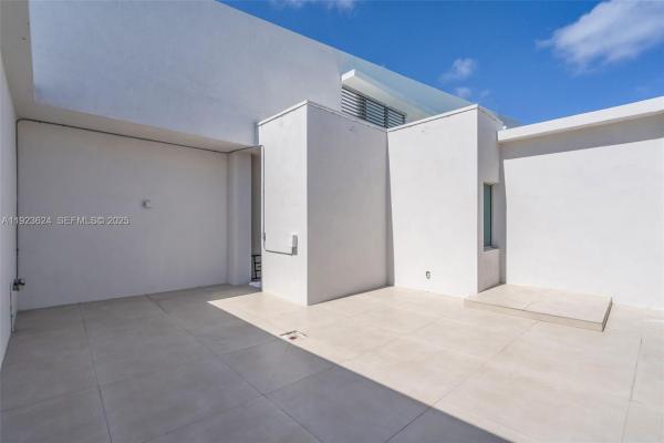 Mint At Riverfront, 92 SW 3rd St #5204, Miami, Florida 33130, image 1