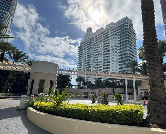 South Pointe Towers, 400 S Pointe Dr #1610, Miami Beach, Florida 33139, image 1