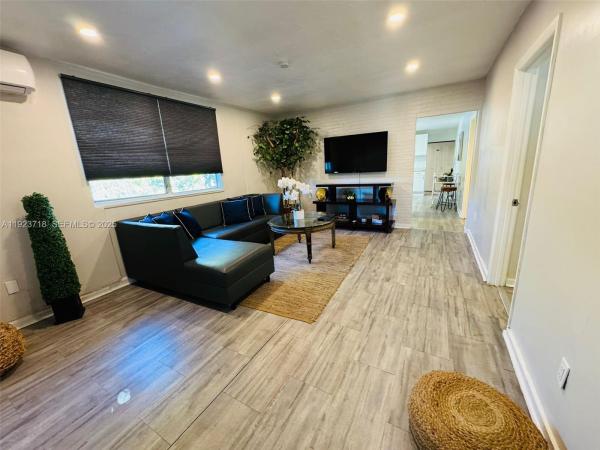 Hollywood Park, 2205 Roosevelt St #1-4, Hollywood, Florida 33020, image 1