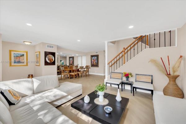 Lakes Of Emerald Hills, 3013 Willow Ln #260, Hollywood, Florida 33021, image 2