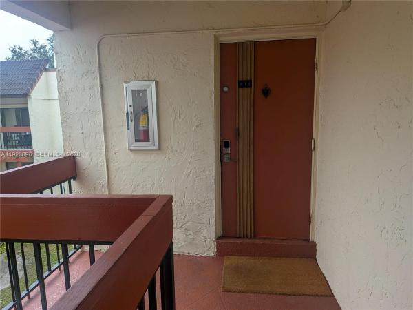 Lago Del Rey, 8540 SW 149th Ave #815, Kendall West, Florida 33193, image 3