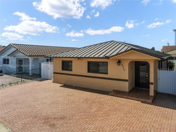 Robles Gardens, 2549 W 72nd Pl, Hialeah, Florida 33016, image 2