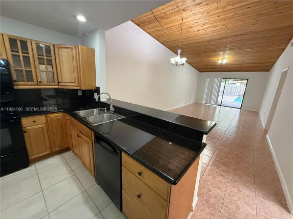 Tamerlane, 3325 Oak Dr, Hollywood, Florida 33021, image 1