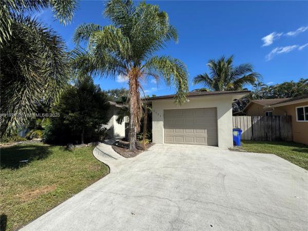 Driftwood Estates, 2731 N 72nd Way, Hollywood, Florida 33024, image 2