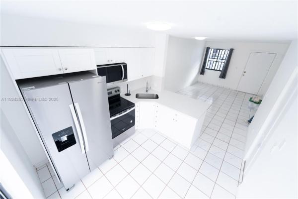 Alameda, 5300 W 21st Ct #311, Hialeah, Florida 33016, image 2