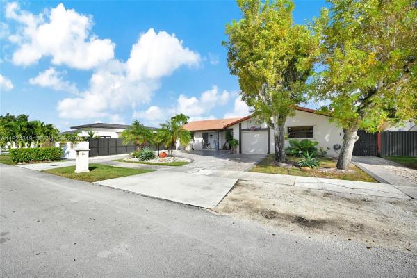 31 NW 133rd Pl, Miami, Florida 33182, image 1