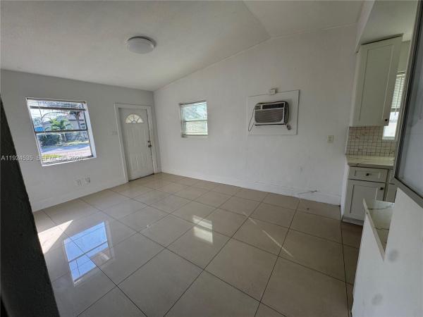 Collier City, 2507 NW 4th Ct, Pompano Beach, Florida 33069, image 2