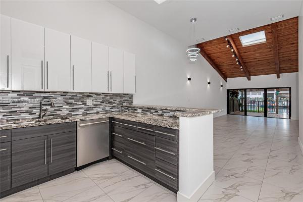 Harbourwood Villas, 2621 S Parkview Dr, Hallandale Beach, Florida 33009, image 2