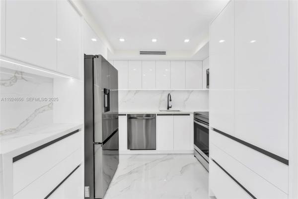 Winston Towers 200, 251 174th St #1414, Sunny Isles Beach, Florida 33160, image 2