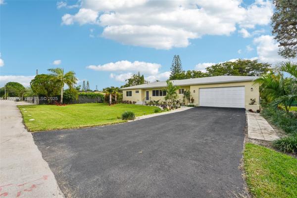 Biscayne Palms, 140 NE 161st St, North Miami Beach, Florida 33162, image 3