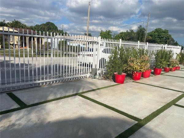 Le Jeune Manors, 3718 NW 12th St, Miami, Florida 33126, image 3