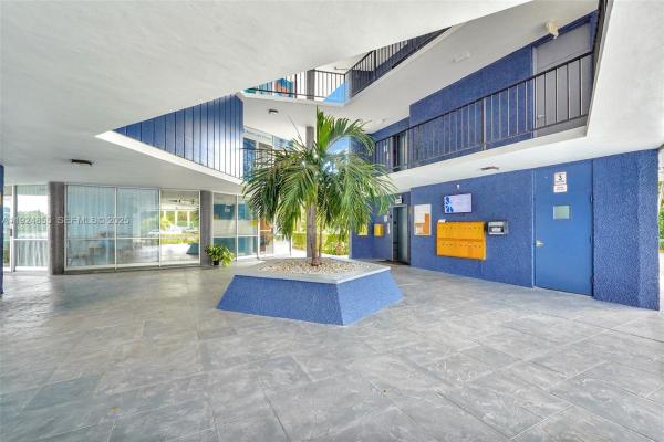 Azure Lake, 879 NE 195th St #424, Ives Estates, Florida 33179, image 3