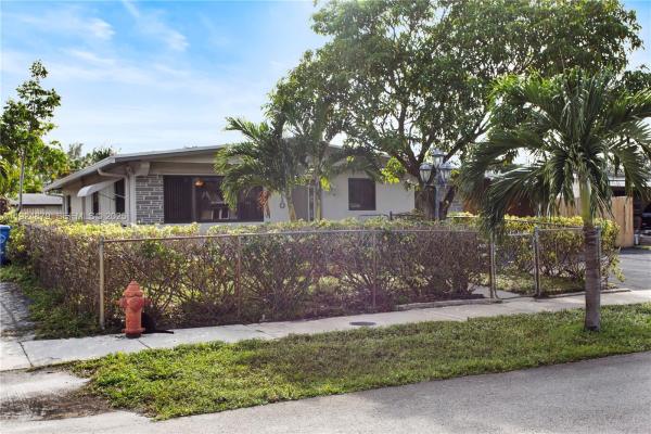 Twin Lakes South, 1410 NW 42nd St, Oakland Park, Florida 33309, image 2