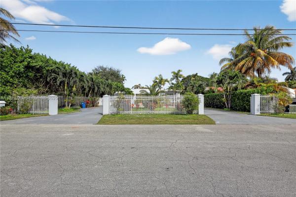 Brandon Park, 341 S Biscayne River Dr, Golden Glades, Florida 33169, image 3