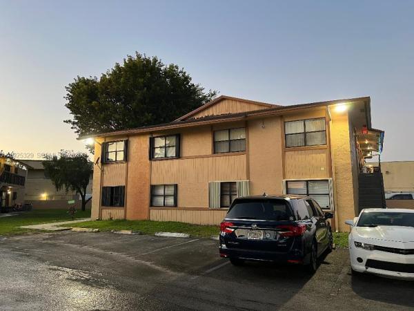 Lago Grande, 2735 W 66th St #21-23, Hialeah, Florida 33016, image 1