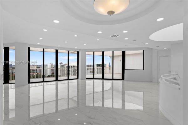 2000 Island Boulevard, 2000 Island Blvd #PH-5, Aventura, Florida 33160, image 1