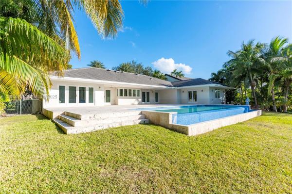 Sunrise Harbour, 6960 Sunrise Dr, Coral Gables, Florida 33133, image 2