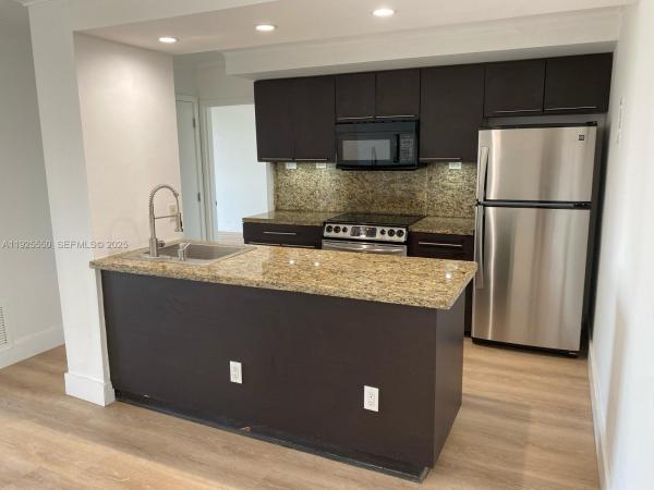 Vecino Del Mar, 2350 NE 135th St #914, North Miami, Florida 33181, image 2