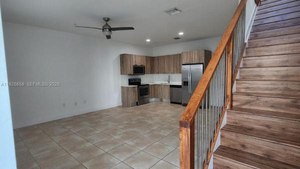 Urban Village At 5th Ave, 460 NE 35th Ct #4, Oakland Park, Florida 33334, image 1