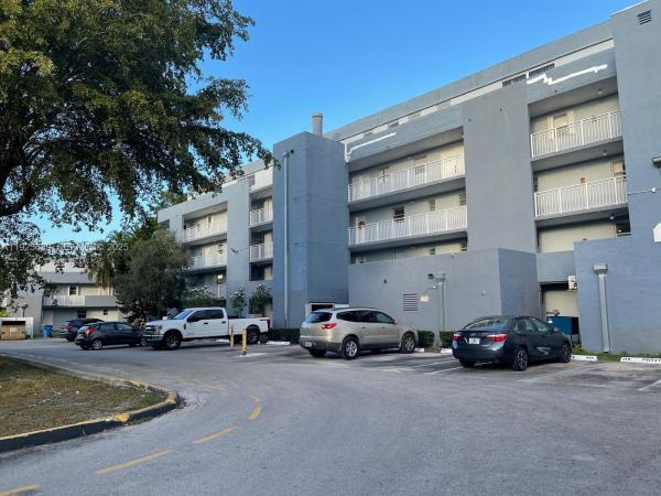9375 Fontainebleau Blvd #L219, Miami, Florida 33172, image 1