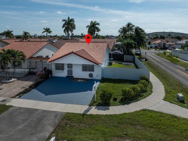 Maria Teresa, 9098 NW 114th St, Hialeah Gardens, Florida 33018, image 3