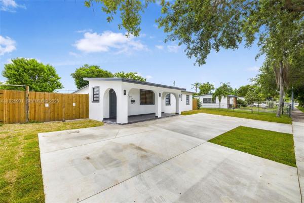 Westwood Lakes Residential, 5425 SW 112th Ave, Westwood Lakes, Florida 33165, image 2
