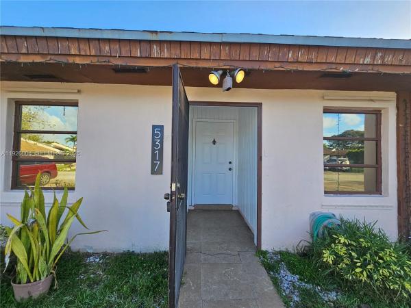 5317 SW 140th Pl, Unincorporated Dade County, Florida 33175, image 1