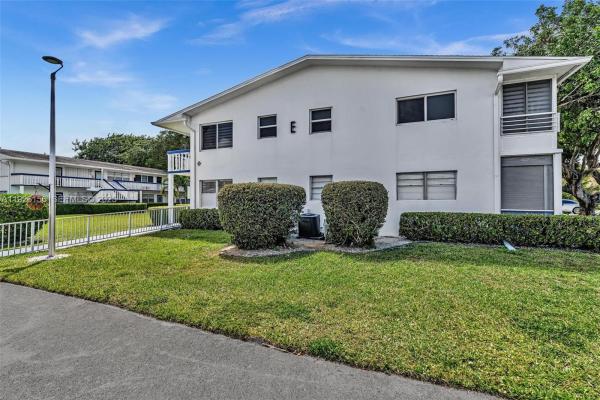 117 Westbury E, Deerfield Beach, Florida 33442, image 1