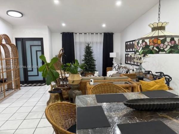 Unincorporated Dade County, Florida 33165, image 1