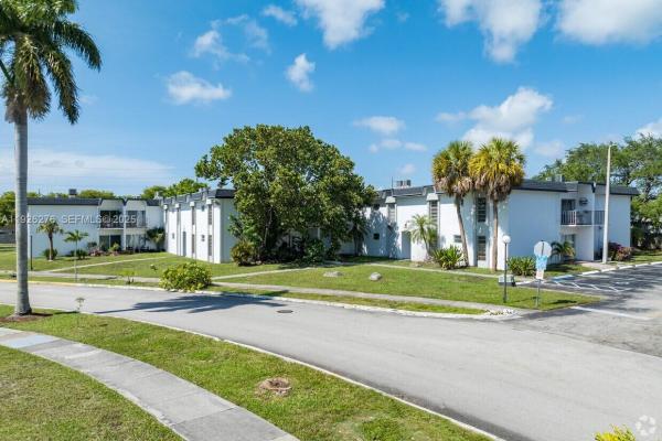 7250 SW 94th Pl #B6, Unincorporated Dade County, Florida 33173, image 1