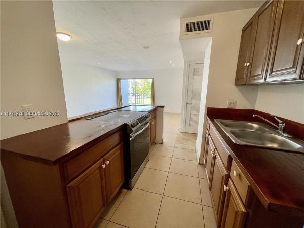 Sunset Palms West, 7250 SW 94th Pl #B6, Sunset, Florida 33173, image 2