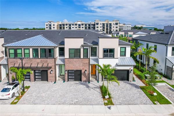 Emory Townhomes, 8356 NW 7th Pl, Plantation, Florida 33324, image 1