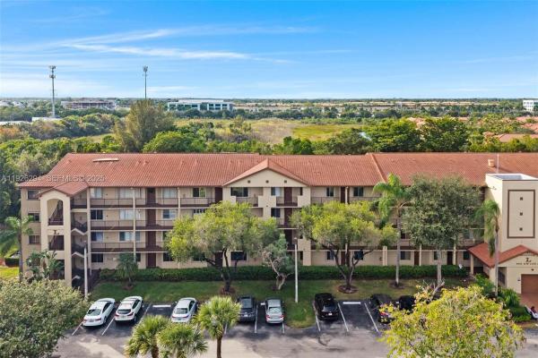 Suffolk At Century Village, 900 SW 142nd Ave #306L, Pembroke Pines, Florida 33027, image 2