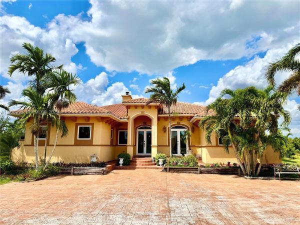 20401 SW 184th St, Unincorporated Dade County, Florida 33187, image 1