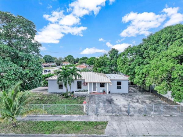 Linden Gardens, 4020 E 10th Ave, Hialeah, Florida 33013, image 2
