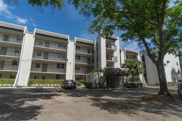 Lagoon Place, 9235 Lagoon Pl #404, Davie, Florida 33324, image 1