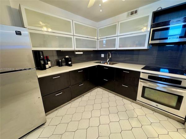 Eastern Shores White House, 3660 NE 166th St #812, North Miami Beach, Florida 33160, image 1