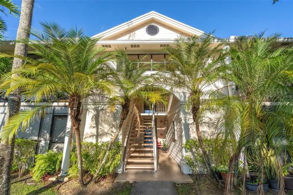 907 NE 199th St #101, Unincorporated Dade County, Florida 33179, image 1