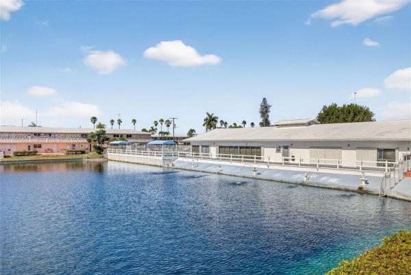 Ro-Len Lake Gardens, 800 SW 10th Ter #11T, Hallandale Beach, Florida 33009, image 2